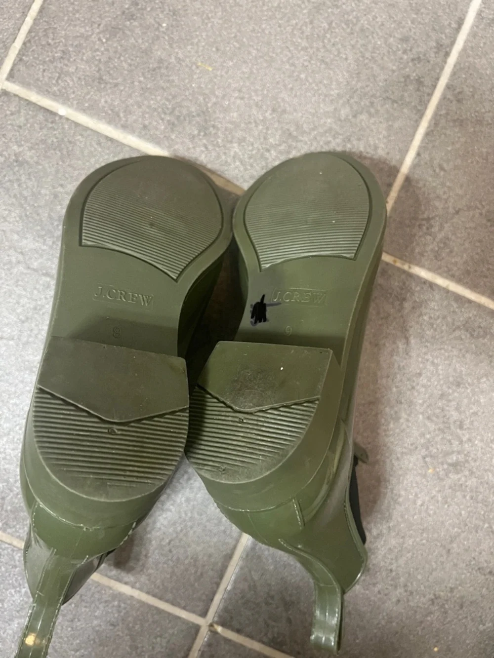 J. Crew Rubber Chelsea Ankle Pull-On Rain Boot  Size 9 waterproof fall spring